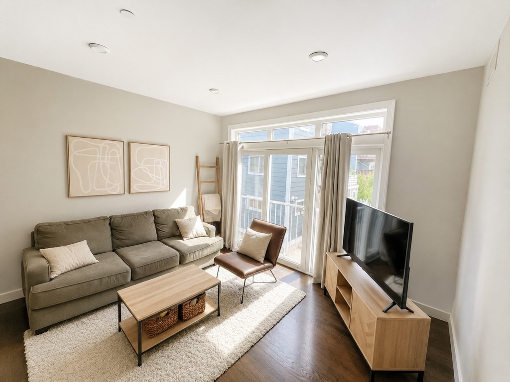 154 Gold Street, Unit 1 Boston, MA 02127 - Photo 8 of 14