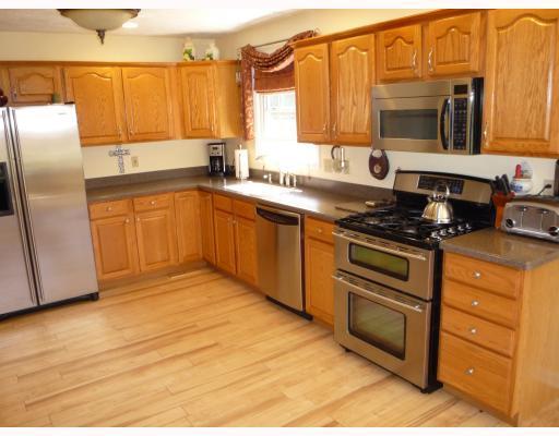 509 McCombs Road Venetia, PA 15367 - Photo 5 of 18 Kitchen.