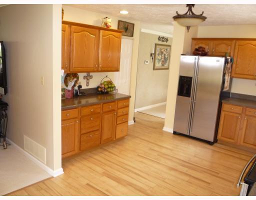 509 McCombs Road Venetia, PA 15367 - Photo 7 of 18 Kitchen.