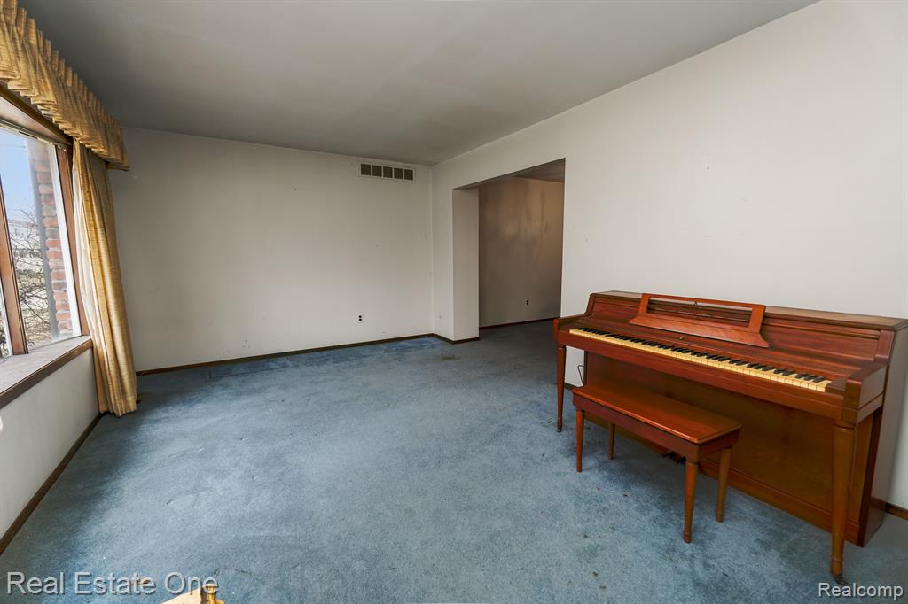 20698 Coachwood Road Riverview, MI 48193 - Photo 4 of 32 Gallery Image 4