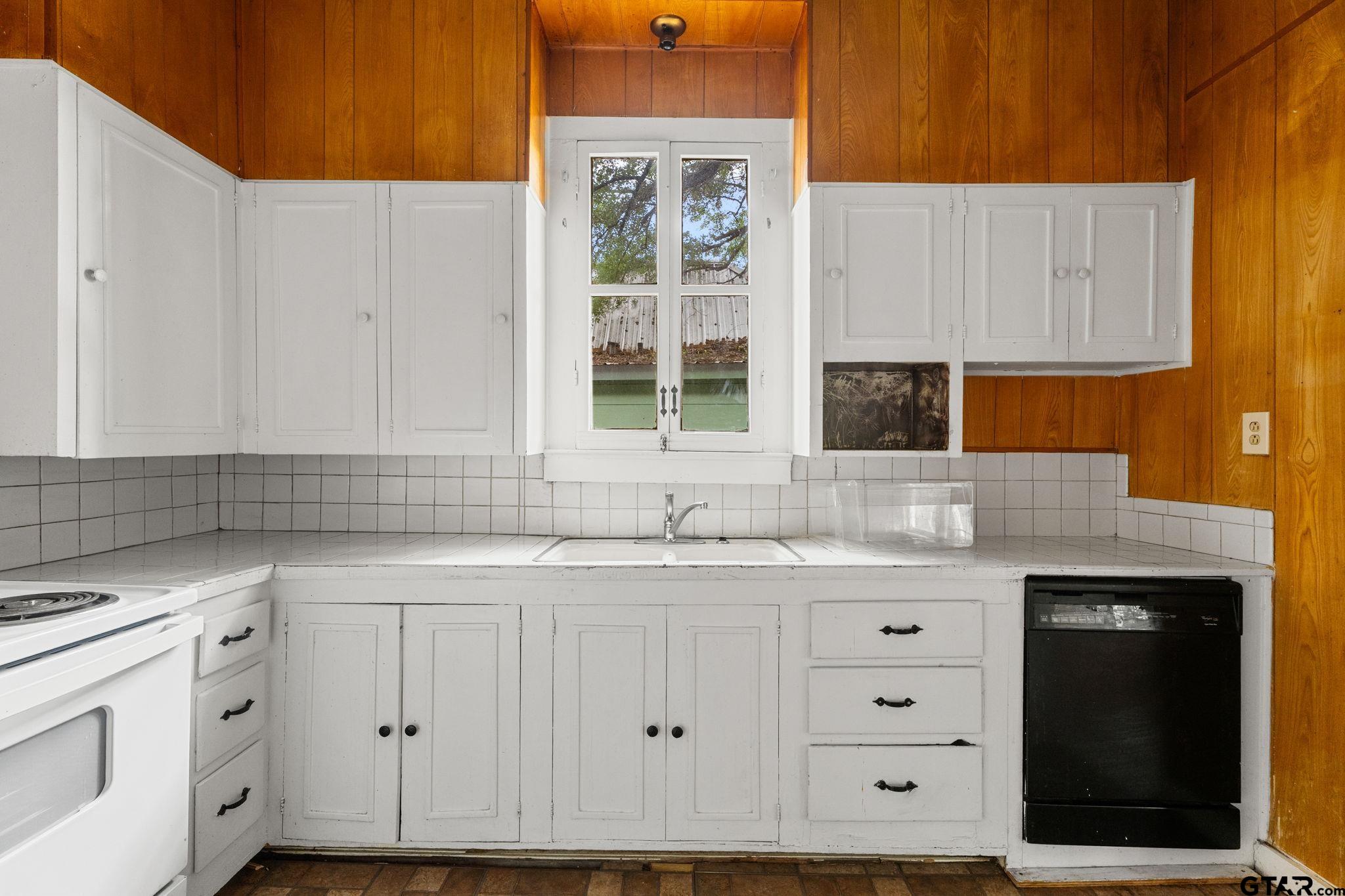 210 South Adams Avenue Tyler, TX 75702 - Photo 11 of 24