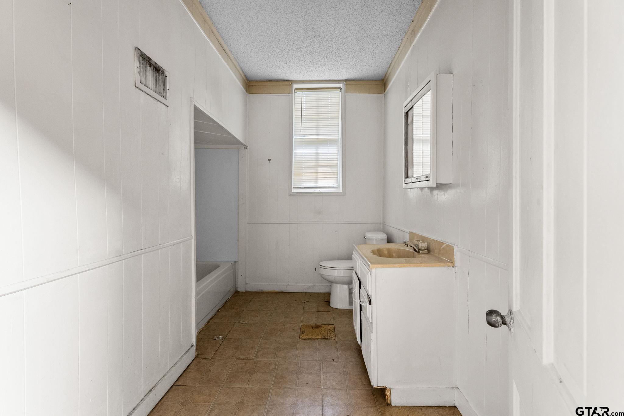 210 South Adams Avenue Tyler, TX 75702 - Photo 16 of 24