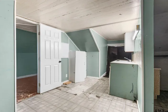 $109,500 | 210 South Adams Avenue, Tyler, TX 75702