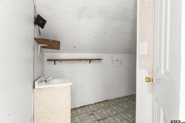 $109,500 | 210 South Adams Avenue, Tyler, TX 75702