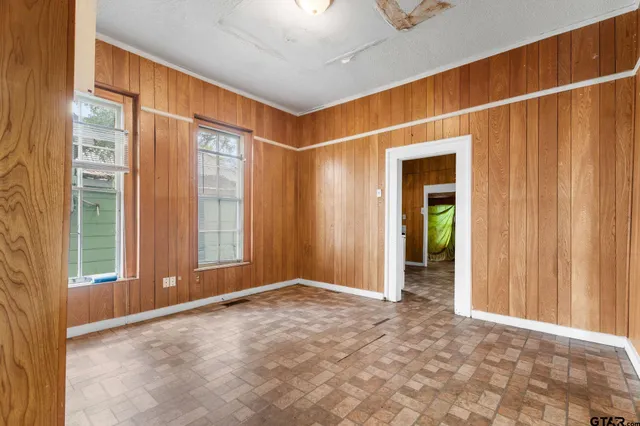 $109,500 | 210 South Adams Avenue, Tyler, TX 75702