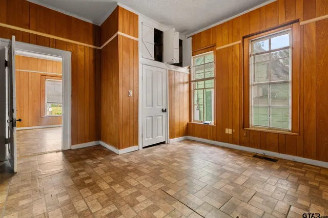 $109,500 | 210 South Adams Avenue, Tyler, TX 75702