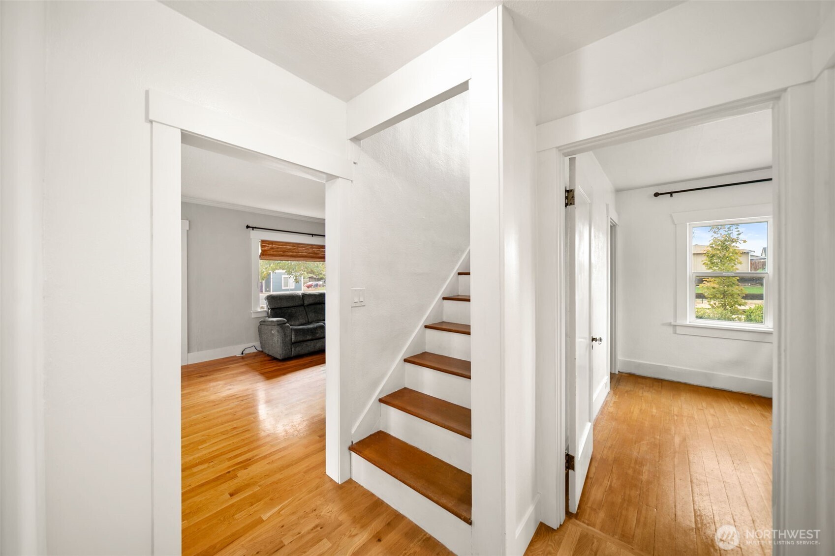 814 Easy Street Wenatchee, WA 98801 - Photo 13 of 40 a view of entryway and hall with wooden floor