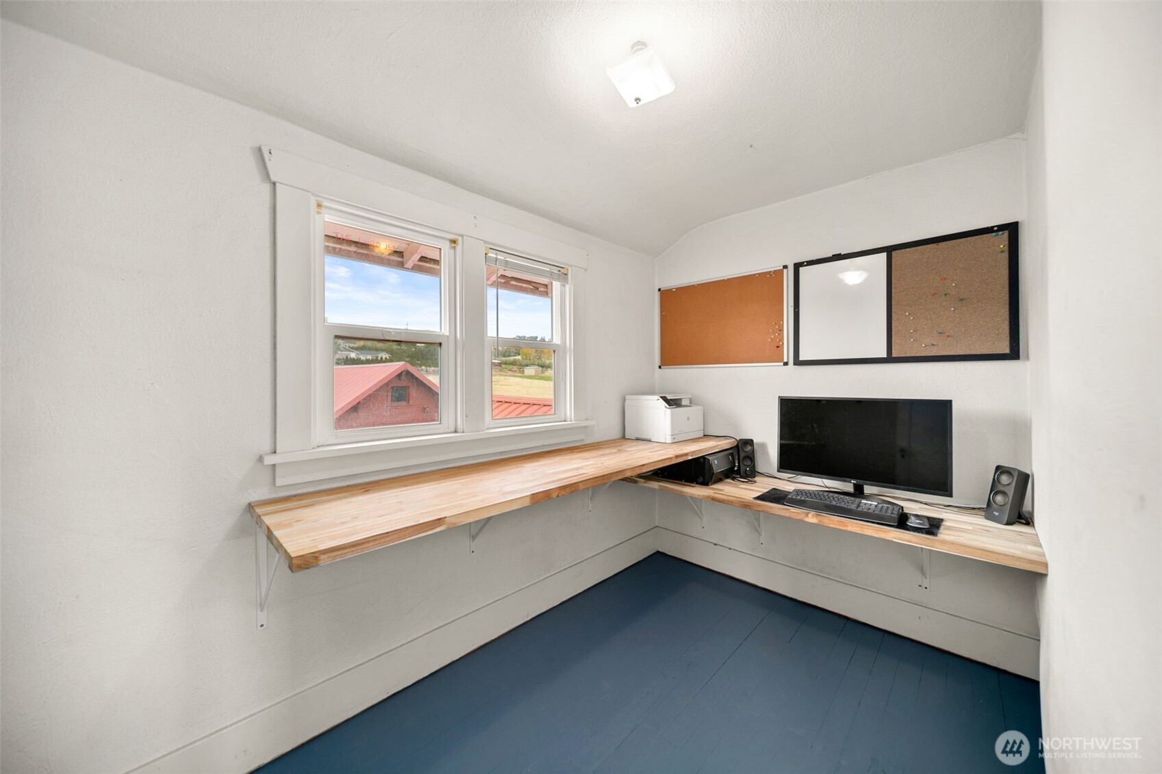 814 Easy Street Wenatchee, WA 98801 - Photo 15 of 40 a workspace with a large window