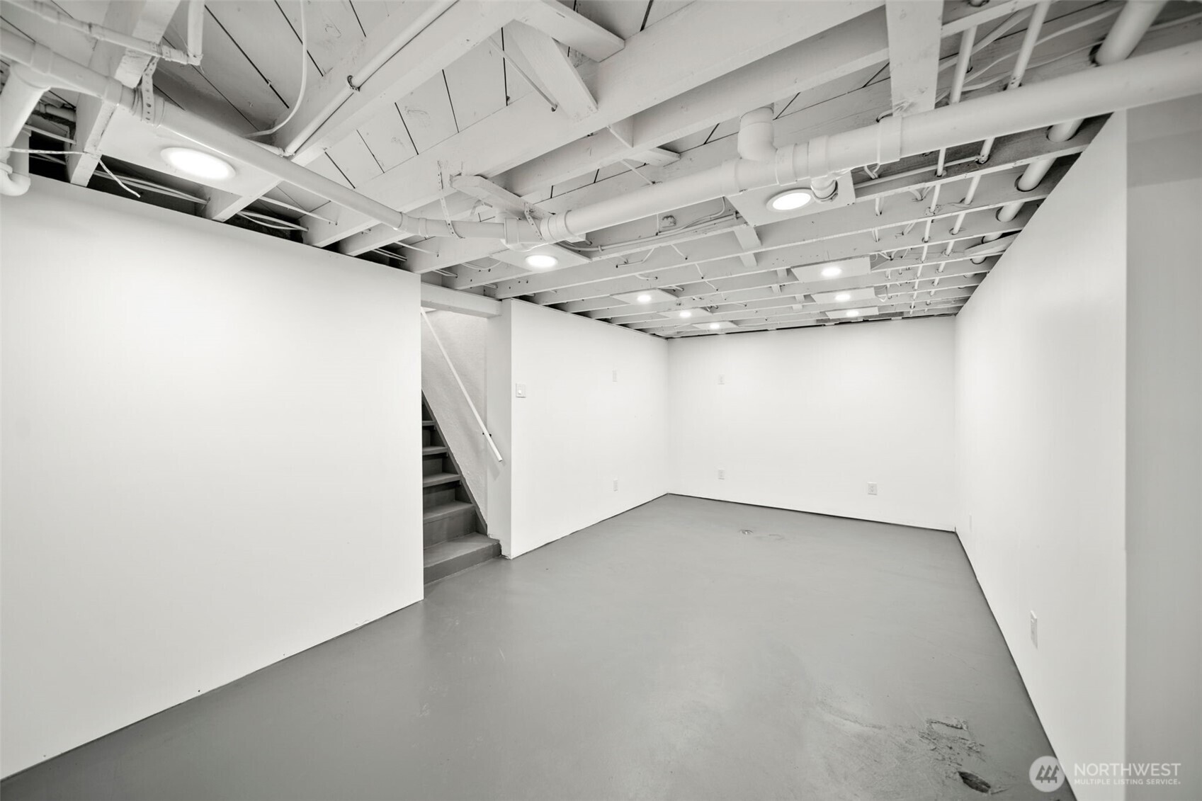 814 Easy Street Wenatchee, WA 98801 - Photo 19 of 40 a view of a indoor garage