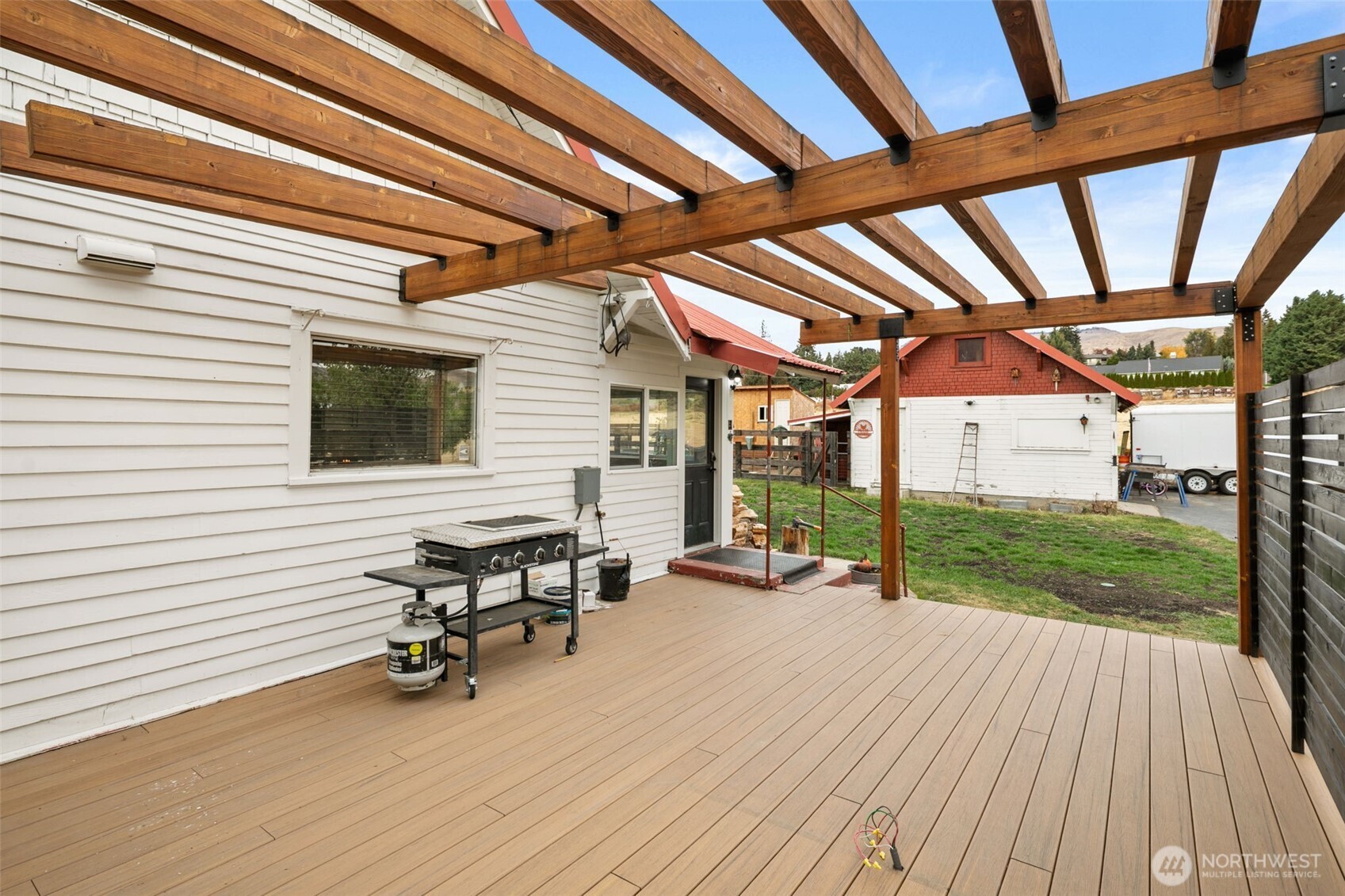 814 Easy Street Wenatchee, WA 98801 - Photo 33 of 40 a view of a patio with wooden floor and roof