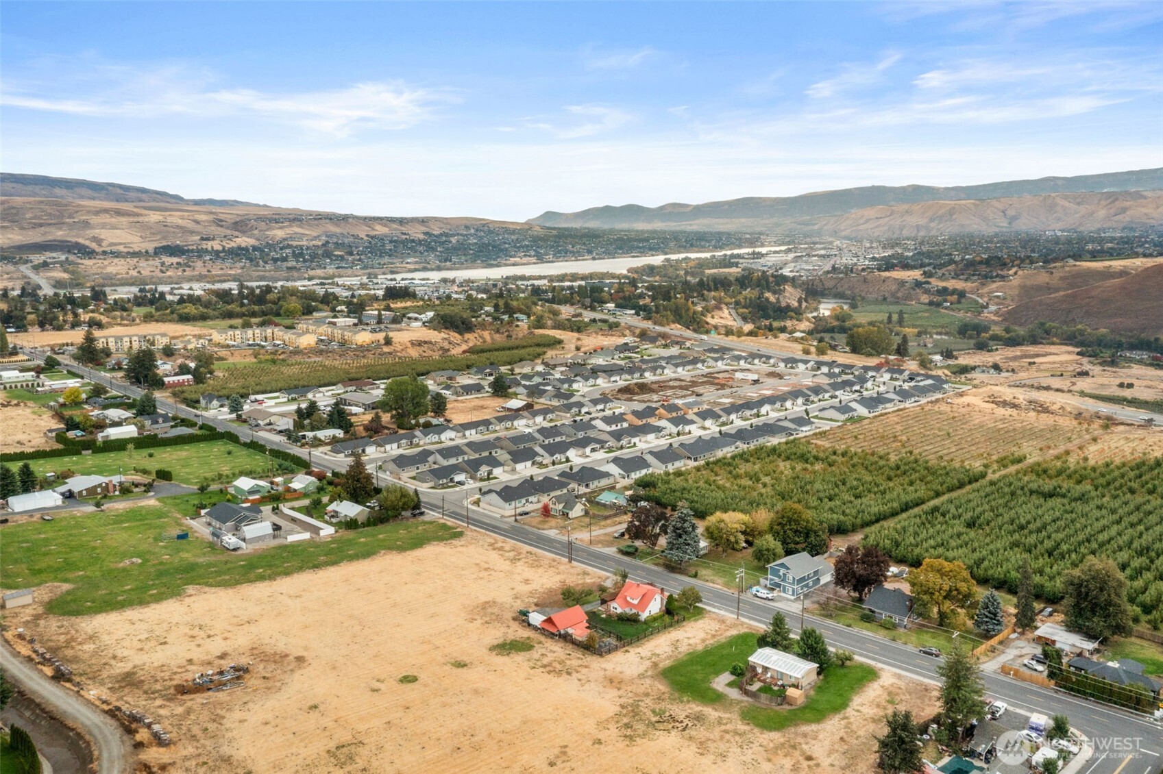 814 Easy Street Wenatchee, WA 98801 - Photo 34 of 40 an aerial view of residential houses with outdoor space