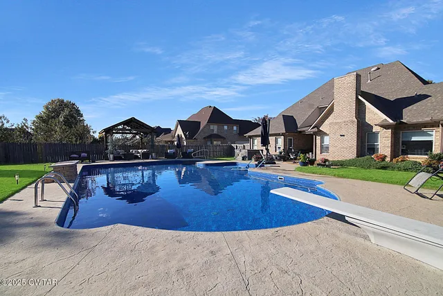 $659,900 | 32 Hollinsworth Cove, Jackson, TN 38305