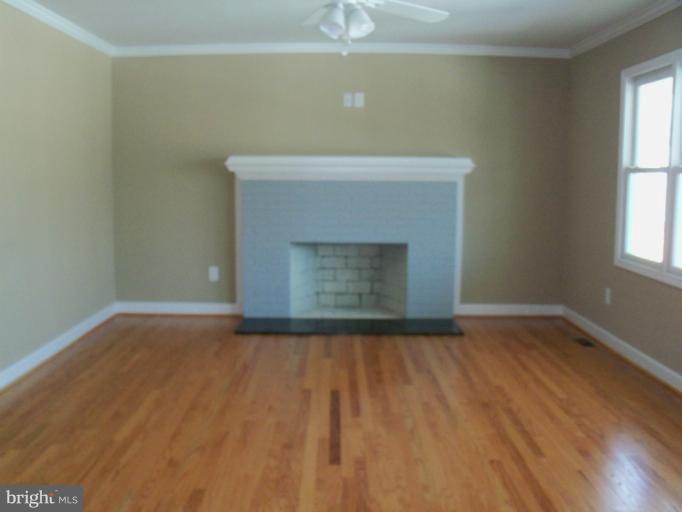 6259 Beach Road Midland, VA 22728 - Photo 1 of 14 Living Room