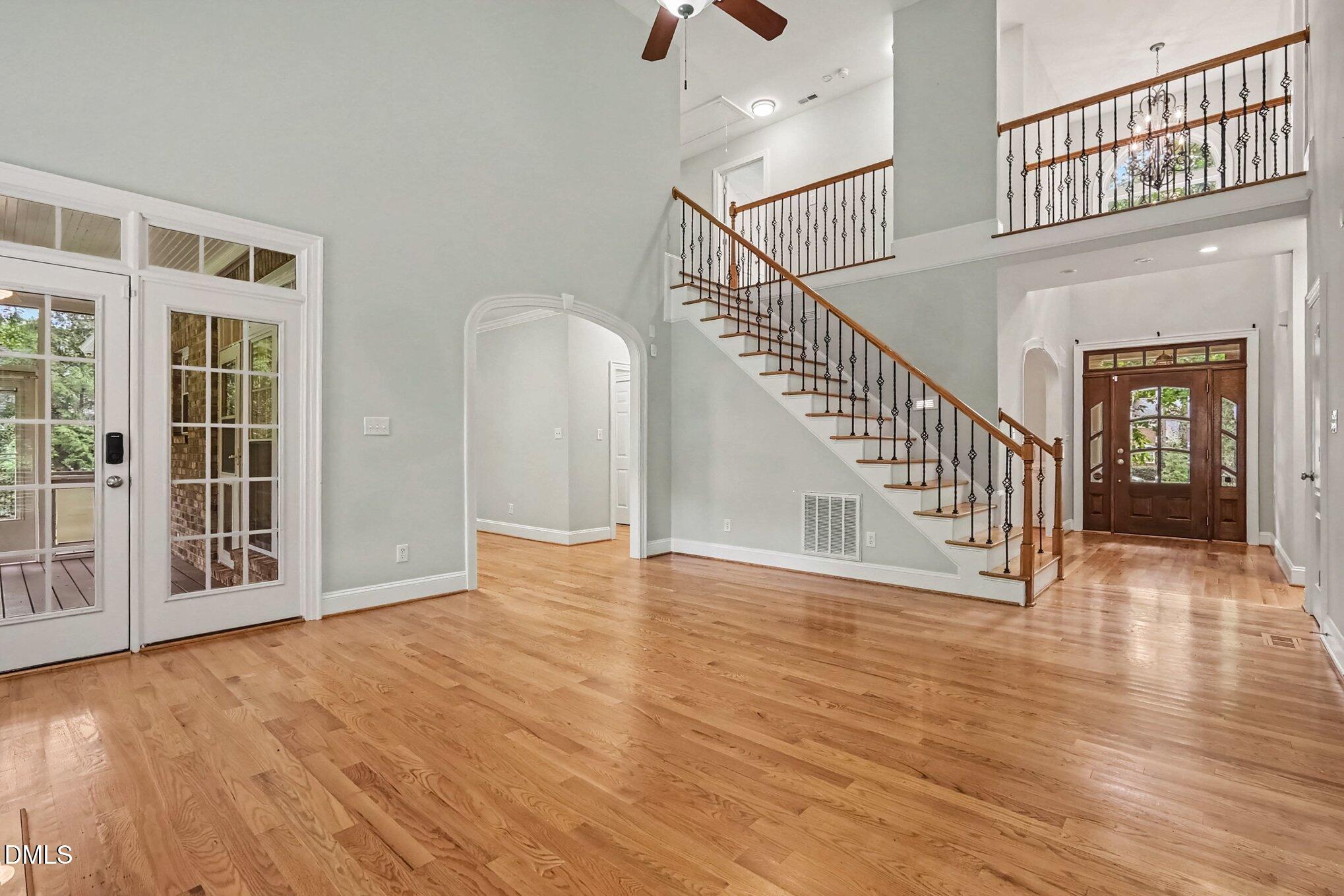 4808 Stoneyoak Lane Raleigh, NC 27610 - Photo 6 of 27 Livingroom