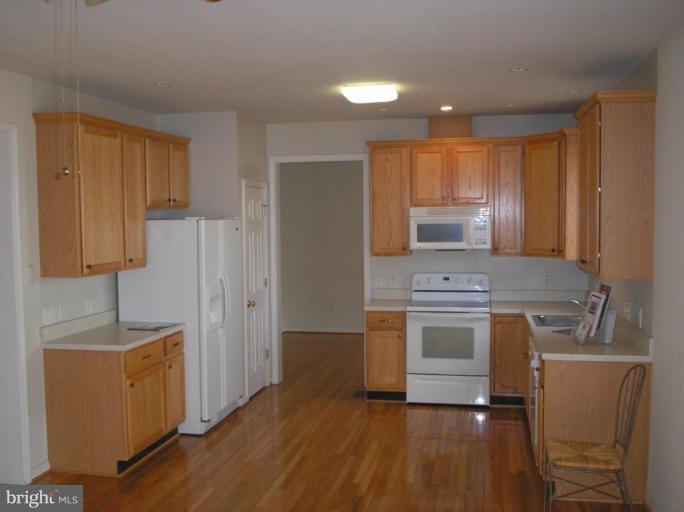 7802 Muncaster Mill Road Gaithersburg, MD 20877 - Photo 5 of 8 Kitchen