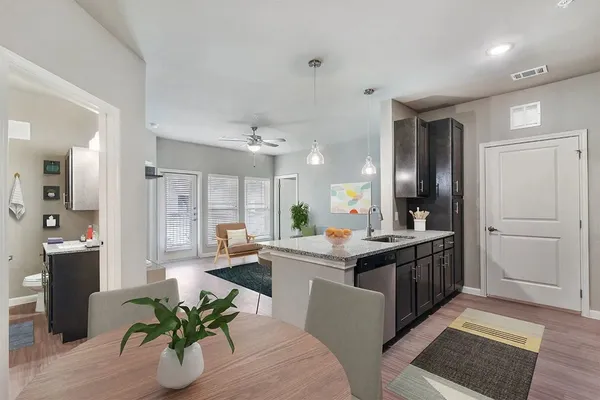 $1,285 | 3301 Gulf Freeway, Unit 12102, Texas City, TX 77568