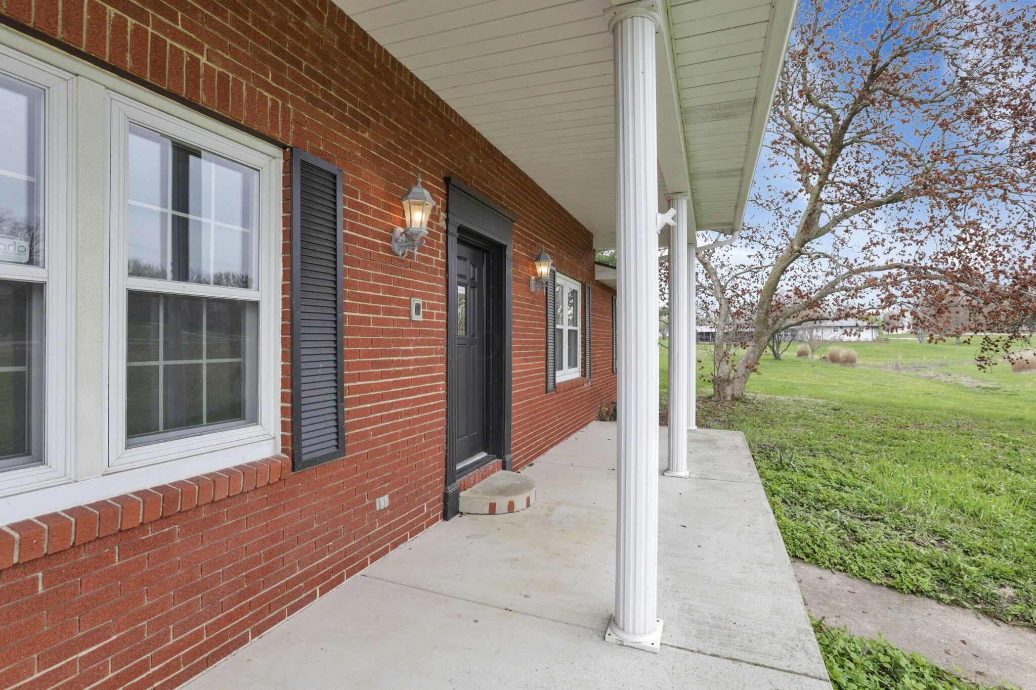 8015 Alspach Road Northwest Lancaster, OH 43130 - Photo 3 of 41 front porch
