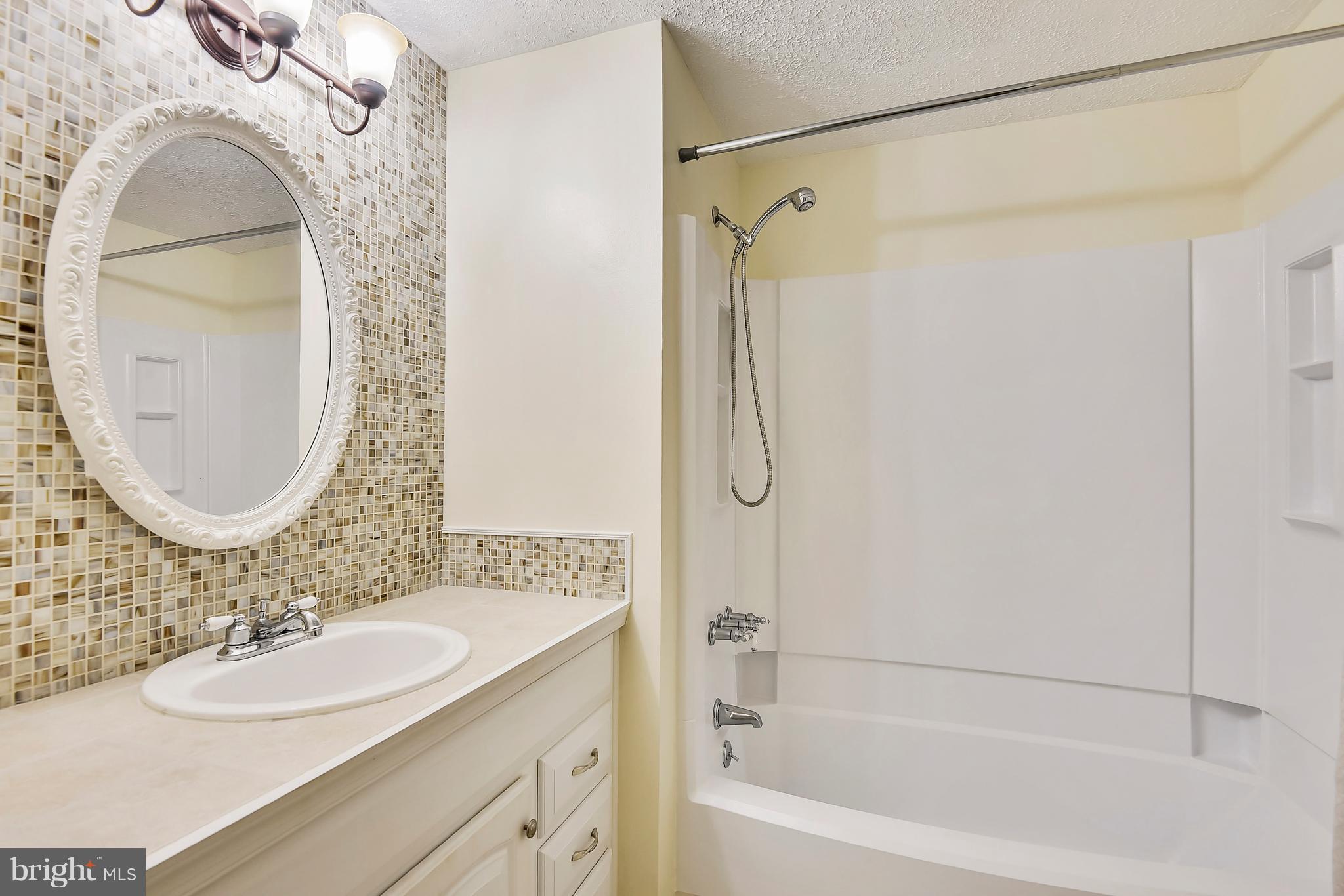 415 Rock Lodge Road Gaithersburg, MD 20877 - Photo 20 of 30 Hall Bath