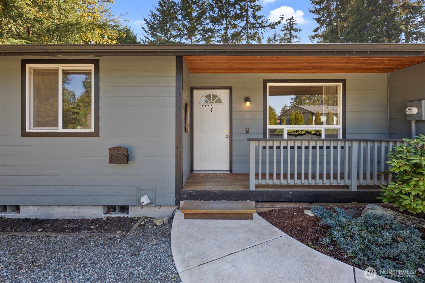 22424 South Prairie Road East Bonney Lake, WA 98391 - Photo 2 of 32 a front view of a house