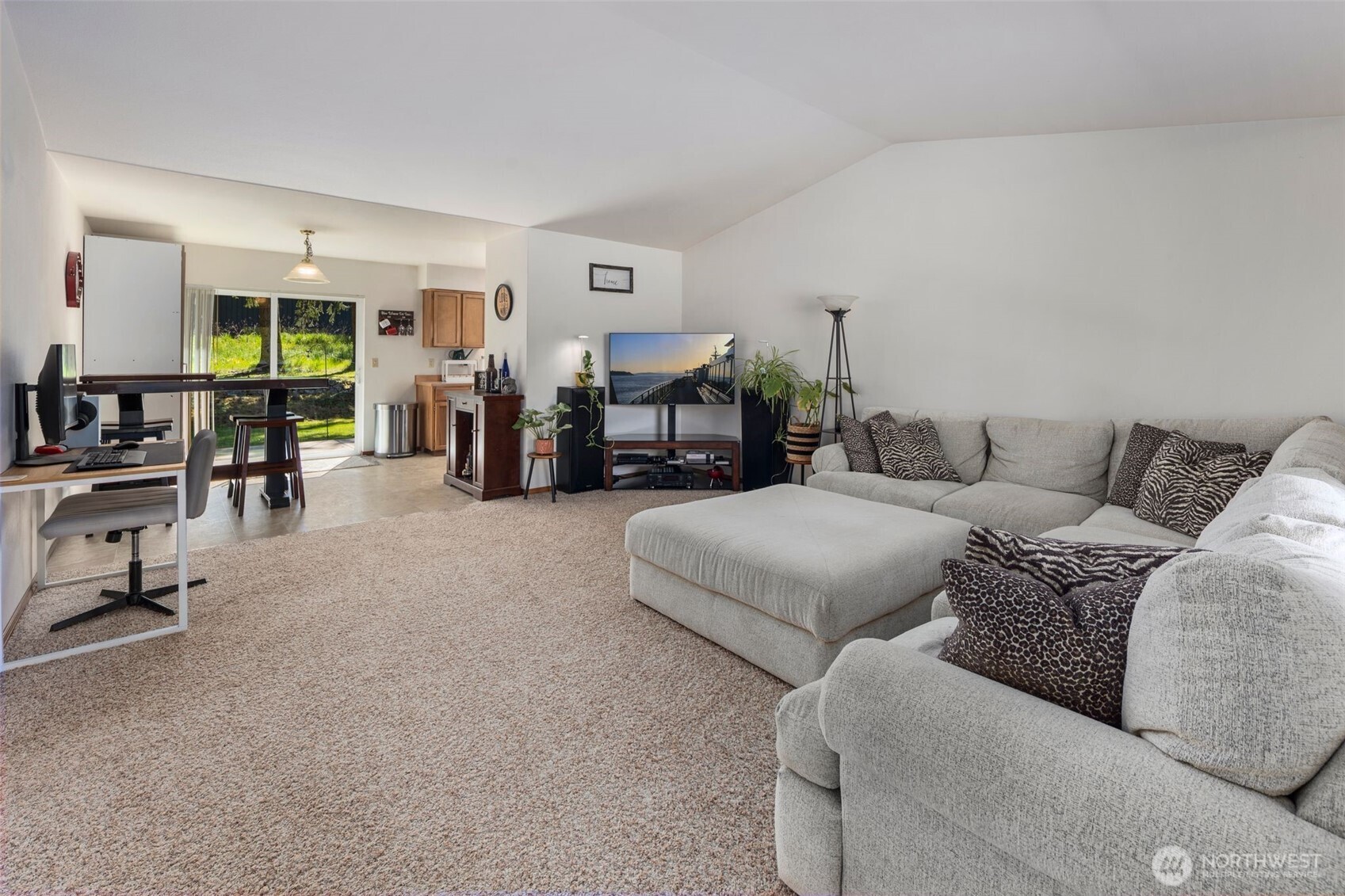 22424 South Prairie Road East Bonney Lake, WA 98391 - Photo 5 of 32 a living room with furniture and lamp