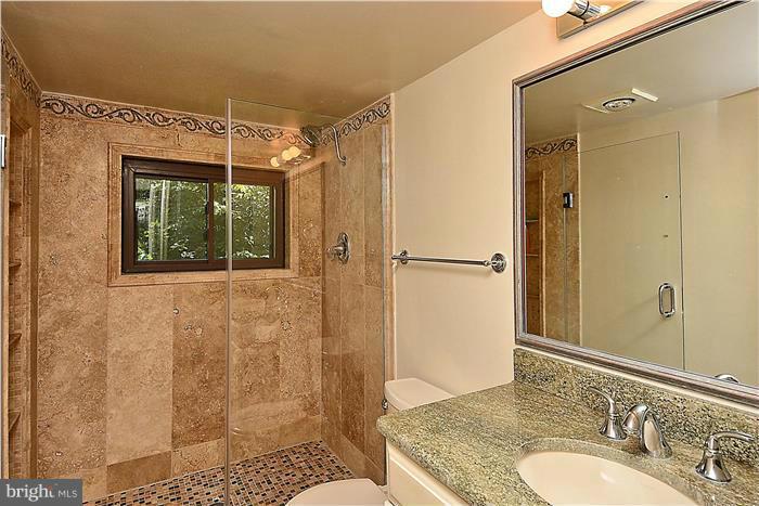 7844 Langley Ridge Road McLean, VA 22102 - Photo 14 of 30 Bath