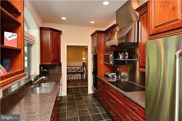 7844 Langley Ridge Road McLean, VA 22102 - Photo 22 of 30 Kitchen
