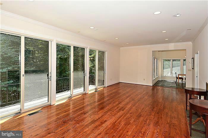 7844 Langley Ridge Road McLean, VA 22102 - Photo 23 of 30 Living Room