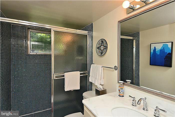 7844 Langley Ridge Road McLean, VA 22102 - Photo 8 of 30 Bath