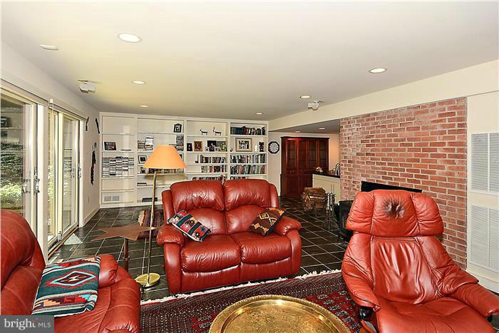 7844 Langley Ridge Road McLean, VA 22102 - Photo 9 of 30 Family Room