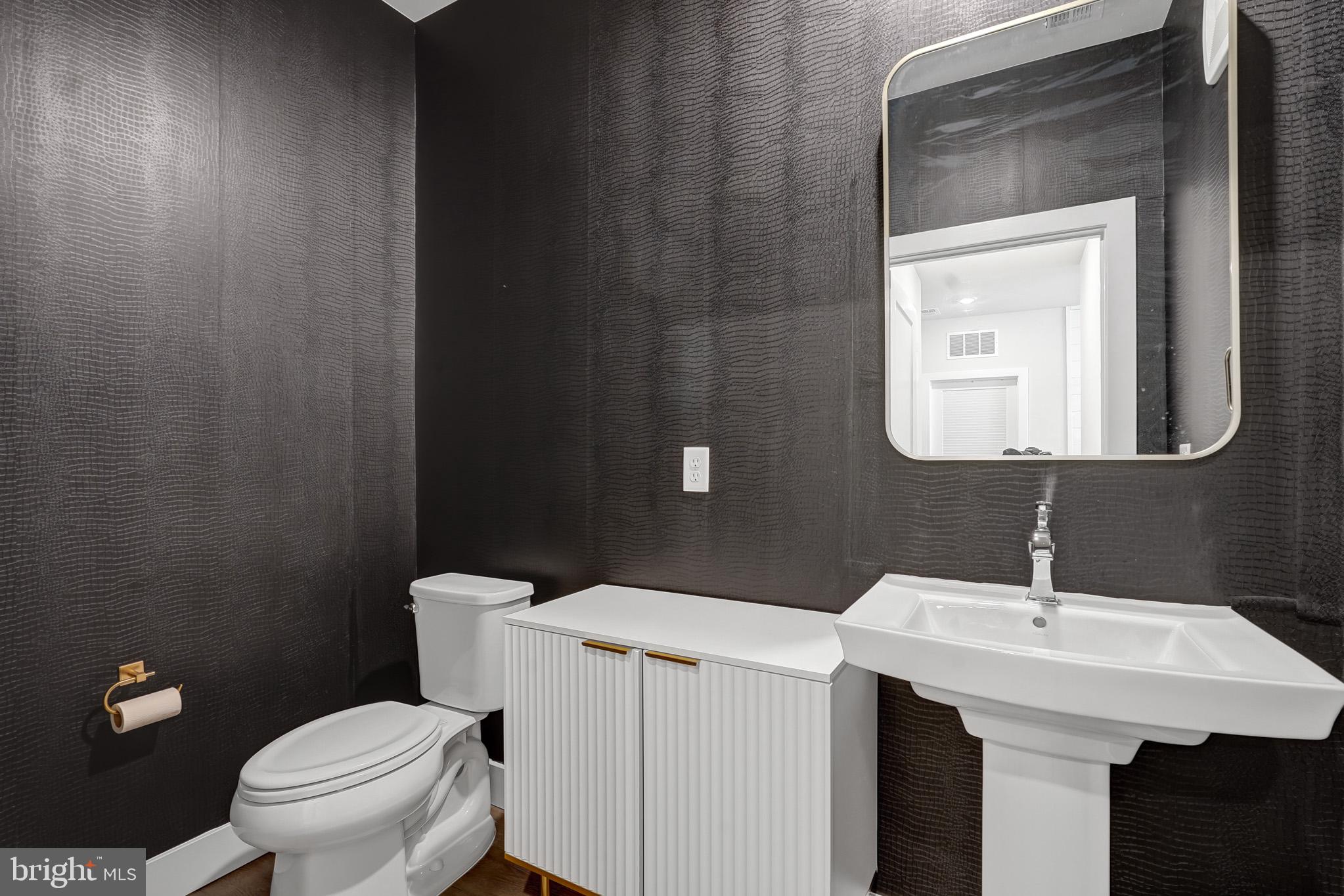 1761 Old Meadow Road, Unit 221 McLean, VA 22102 - Photo 22 of 40