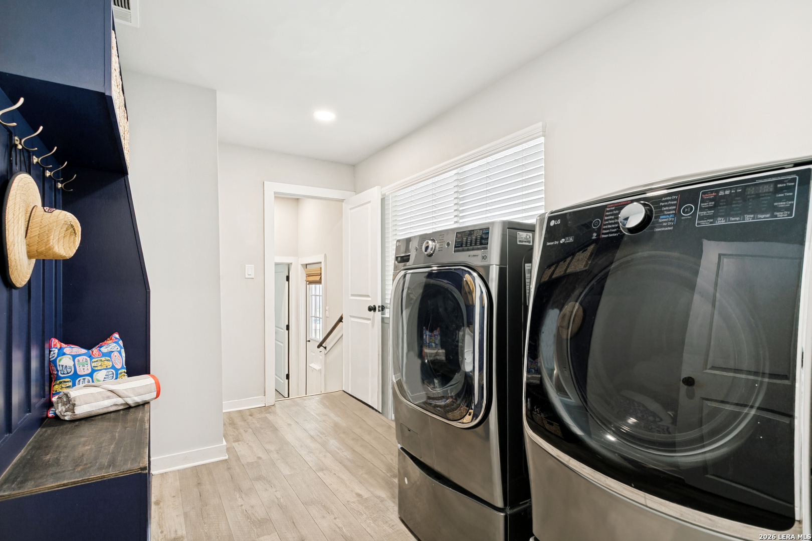 102 Silver Spring Universal City, TX 78148 - Photo 27 of 36 a utility room with dryer and washer
