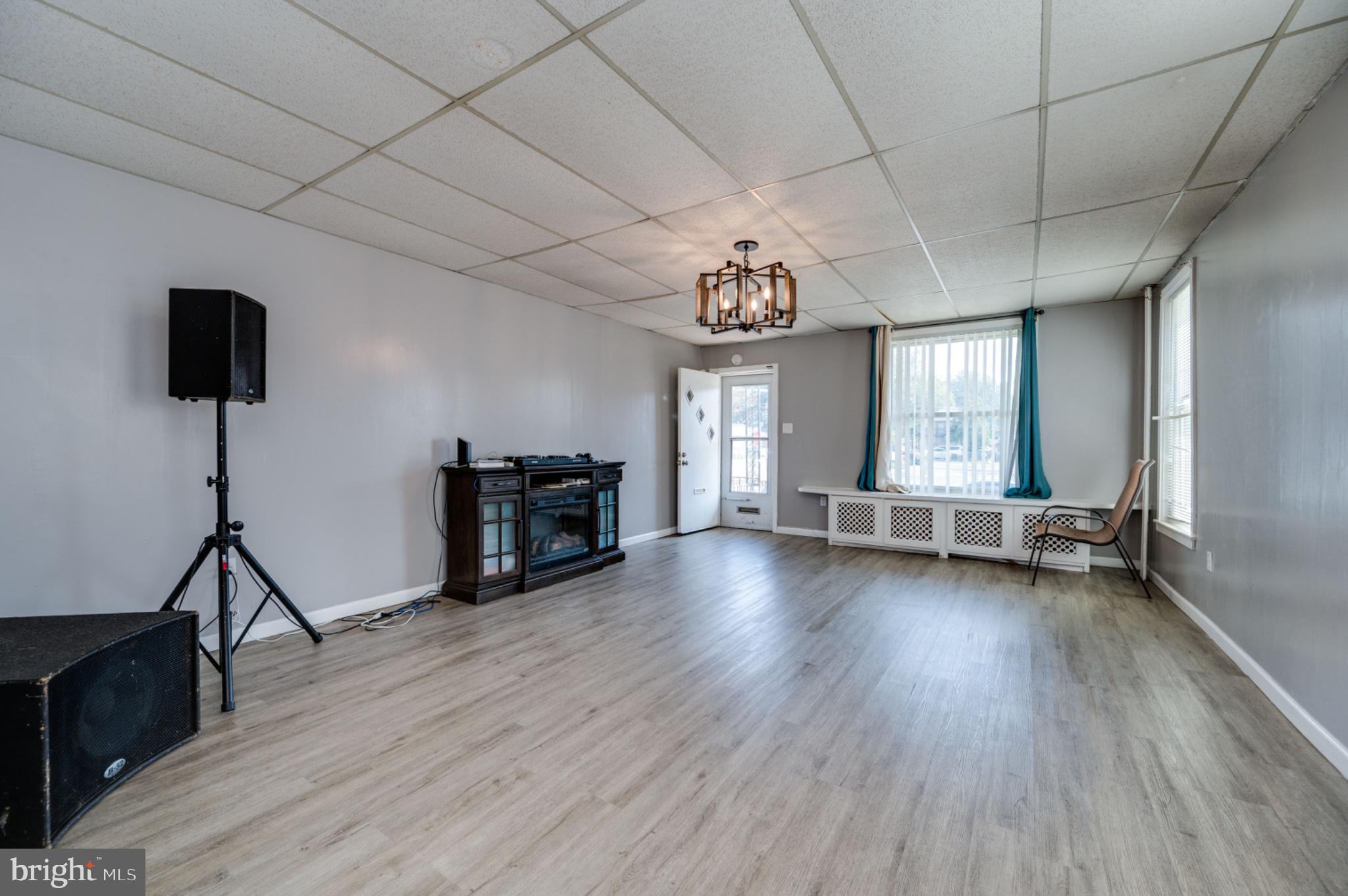 1448 Luzerne Street Reading, PA 19601 - Photo 5 of 32 Spacious room with natural light.