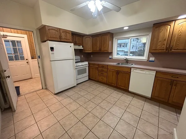 $2,600 | 415 Washington Street, Unit 1, Winchester, MA 01890