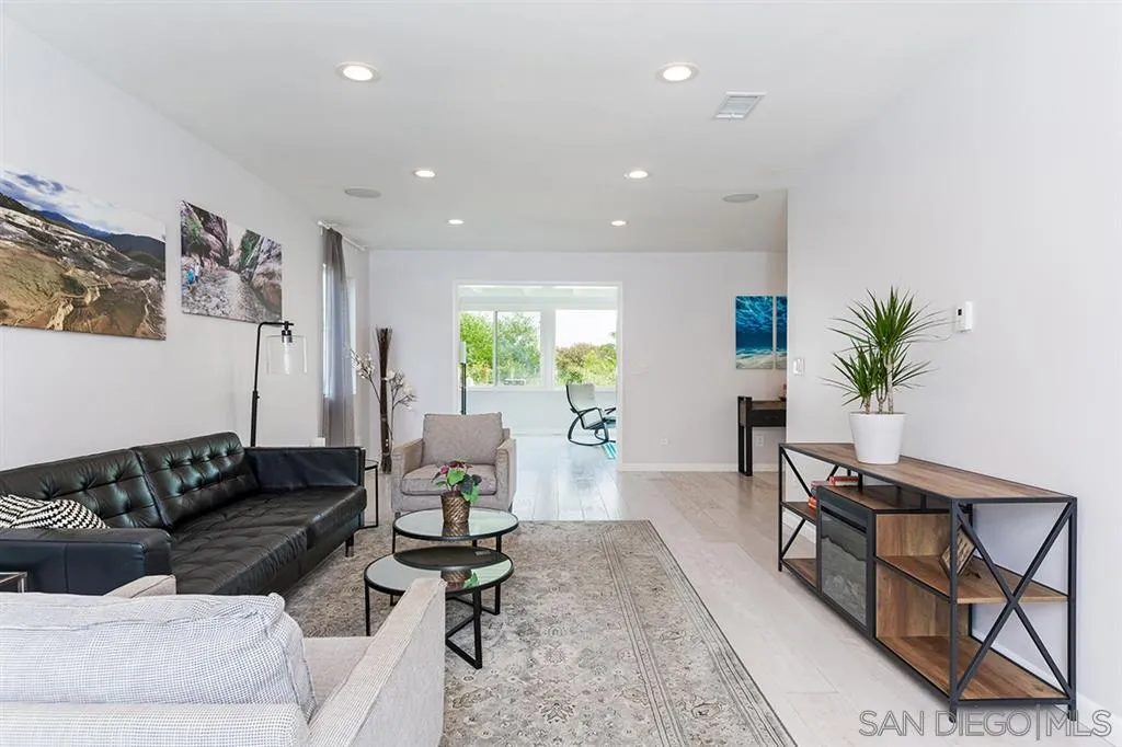 13617 Calais Drive Del Mar, CA 92014 - Photo 5 of 25 a living room with furniture