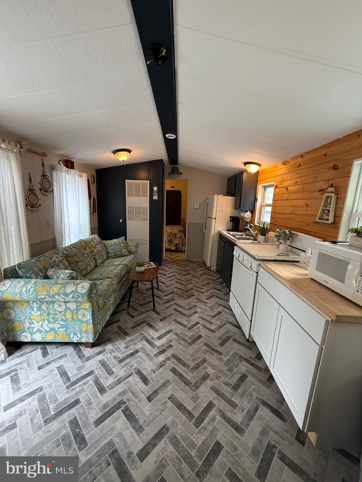 515 Corsons Tavern Road, Unit F32 Ocean View, NJ 08230 - Photo 2 of 16 a large bedroom with a bed and furniture