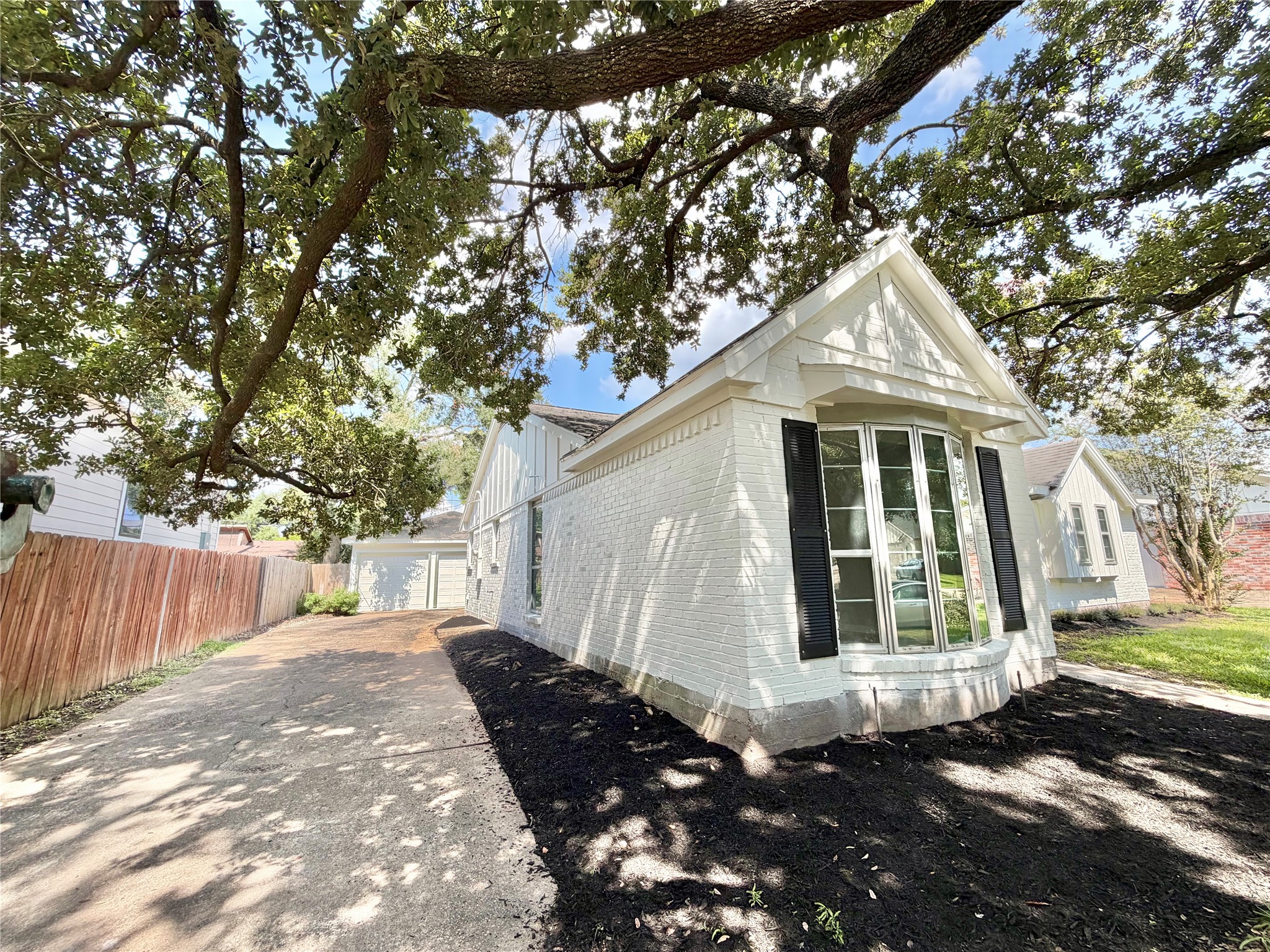 9010 Roos Road Houston, TX 77036 - Photo 4 of 42 Gallery Image 4