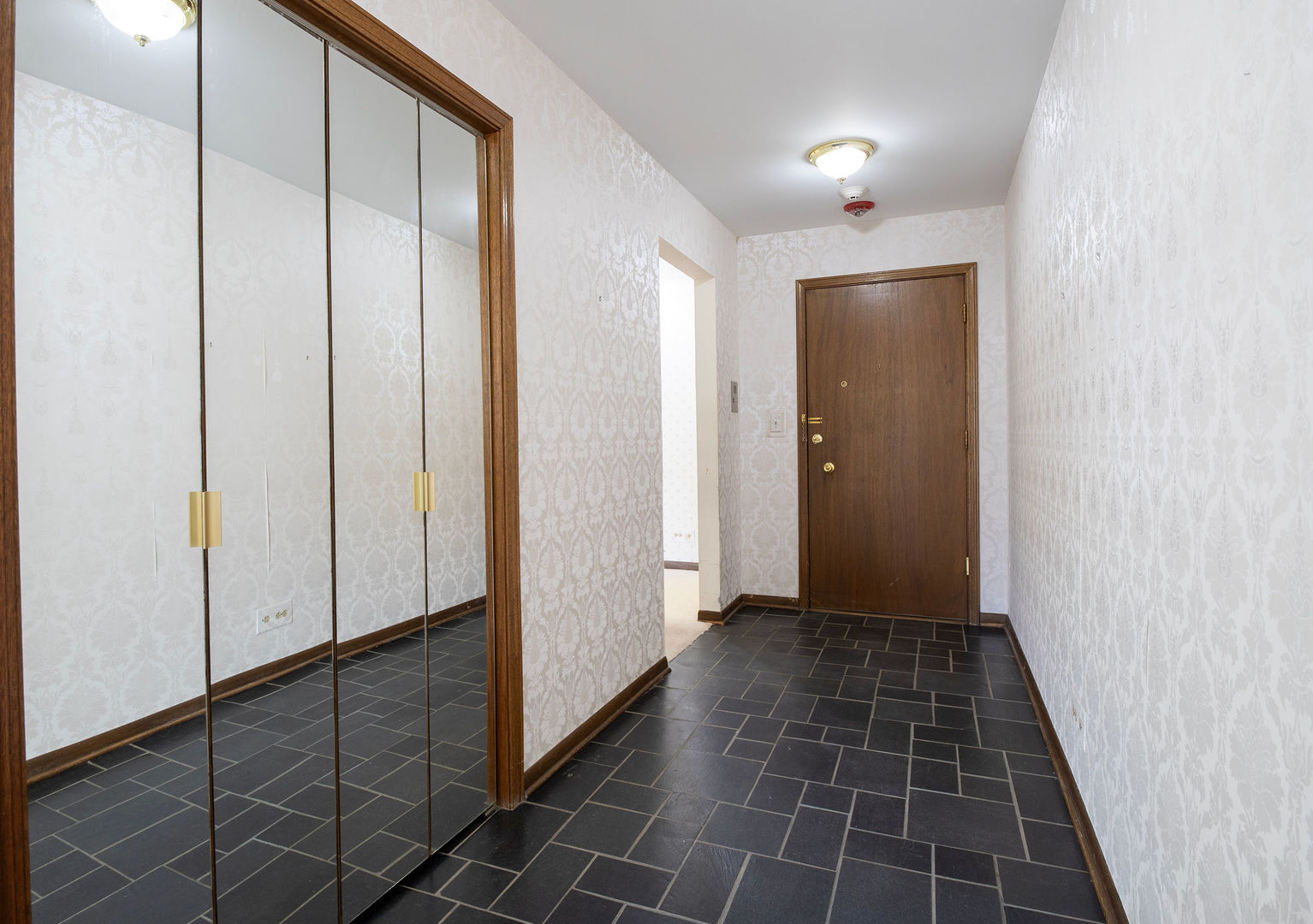 2500 Archbury Lane, Unit 1A Park Ridge, IL 60068 - Photo 3 of 16