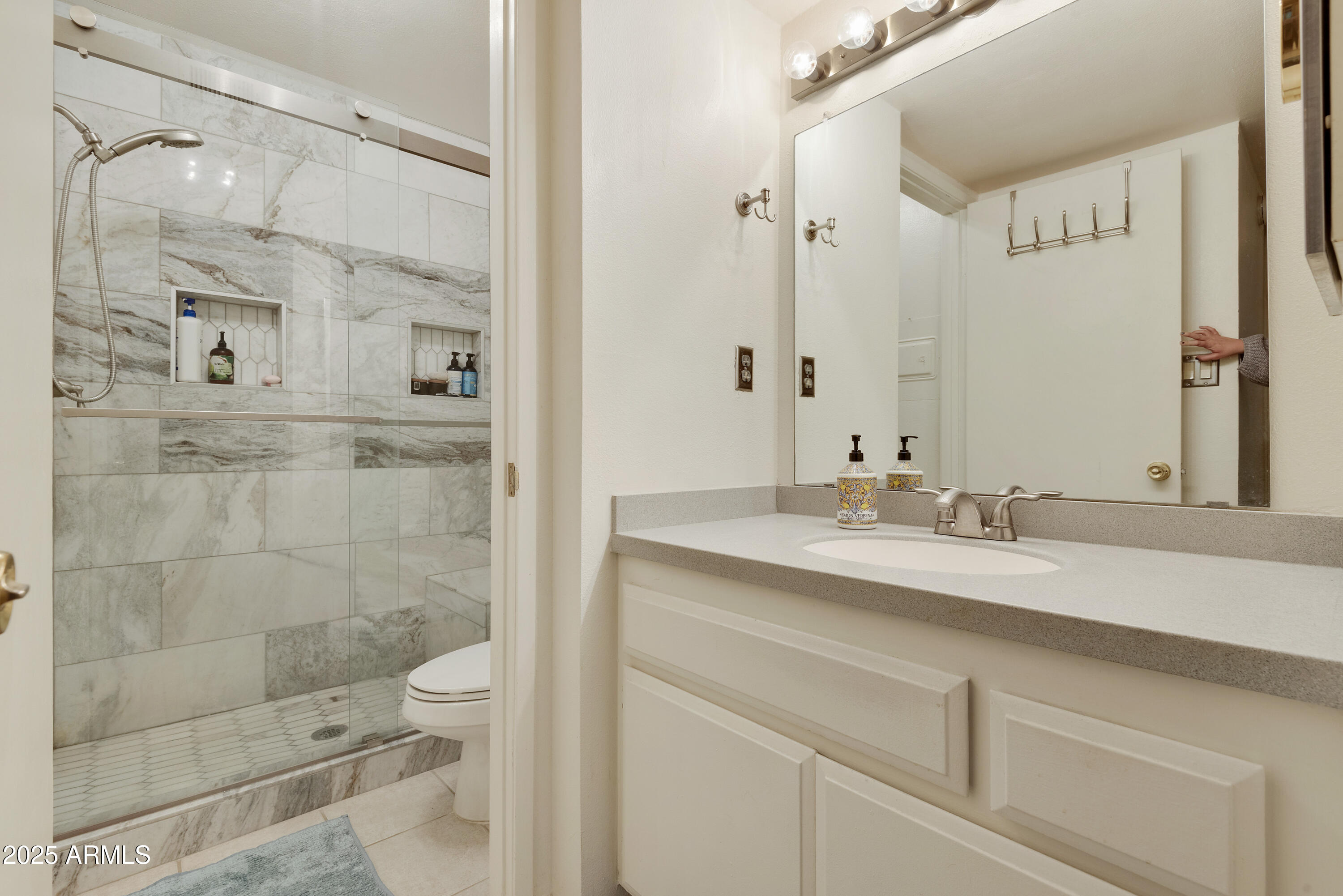 5525 East Thomas Road, Unit M16 Phoenix, AZ 85018 - Photo 13 of 27 a bathroom with a shower sink and mirror