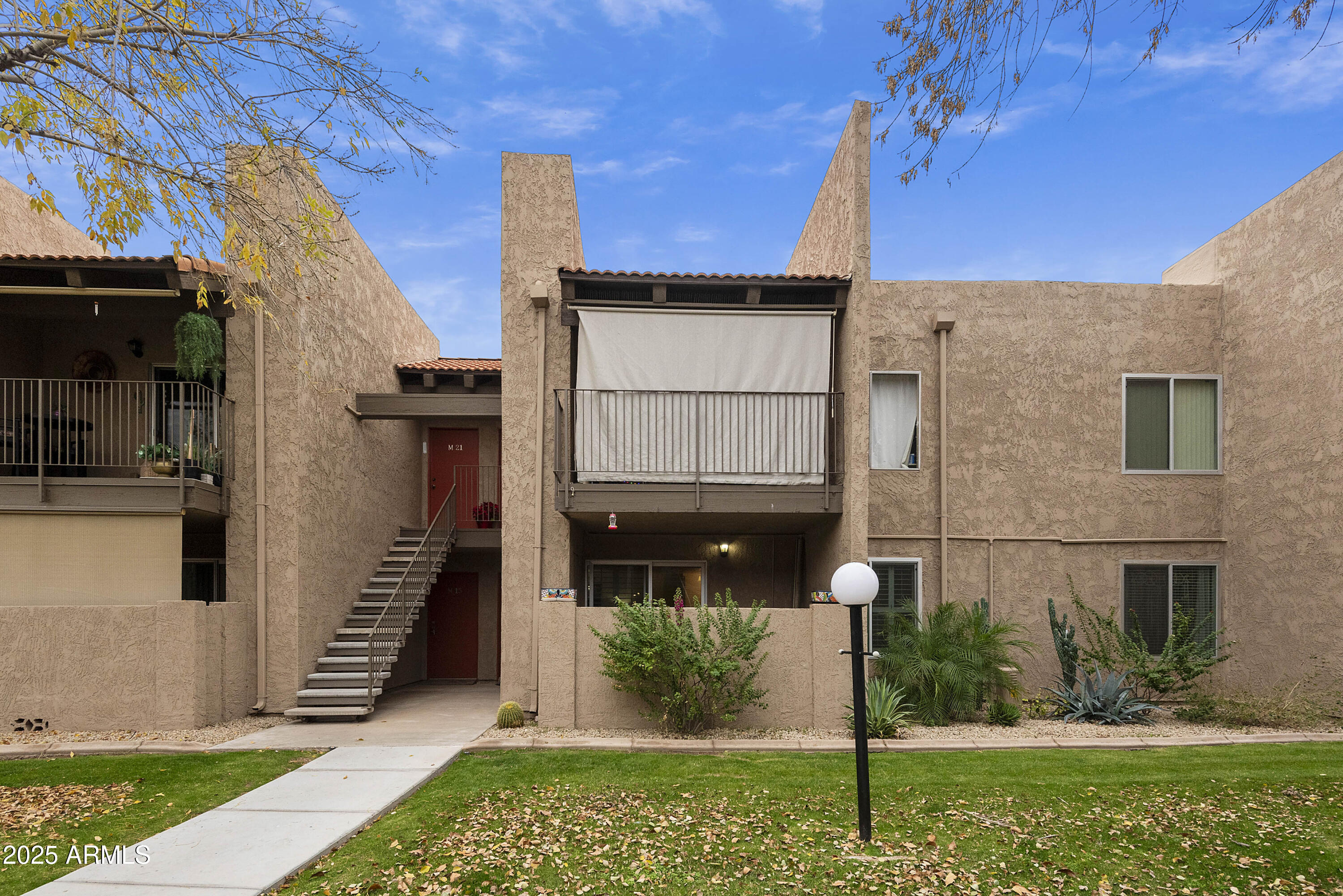 5525 East Thomas Road, Unit M16 Phoenix, AZ 85018 - Photo 25 of 27 a front view of a house with a yard