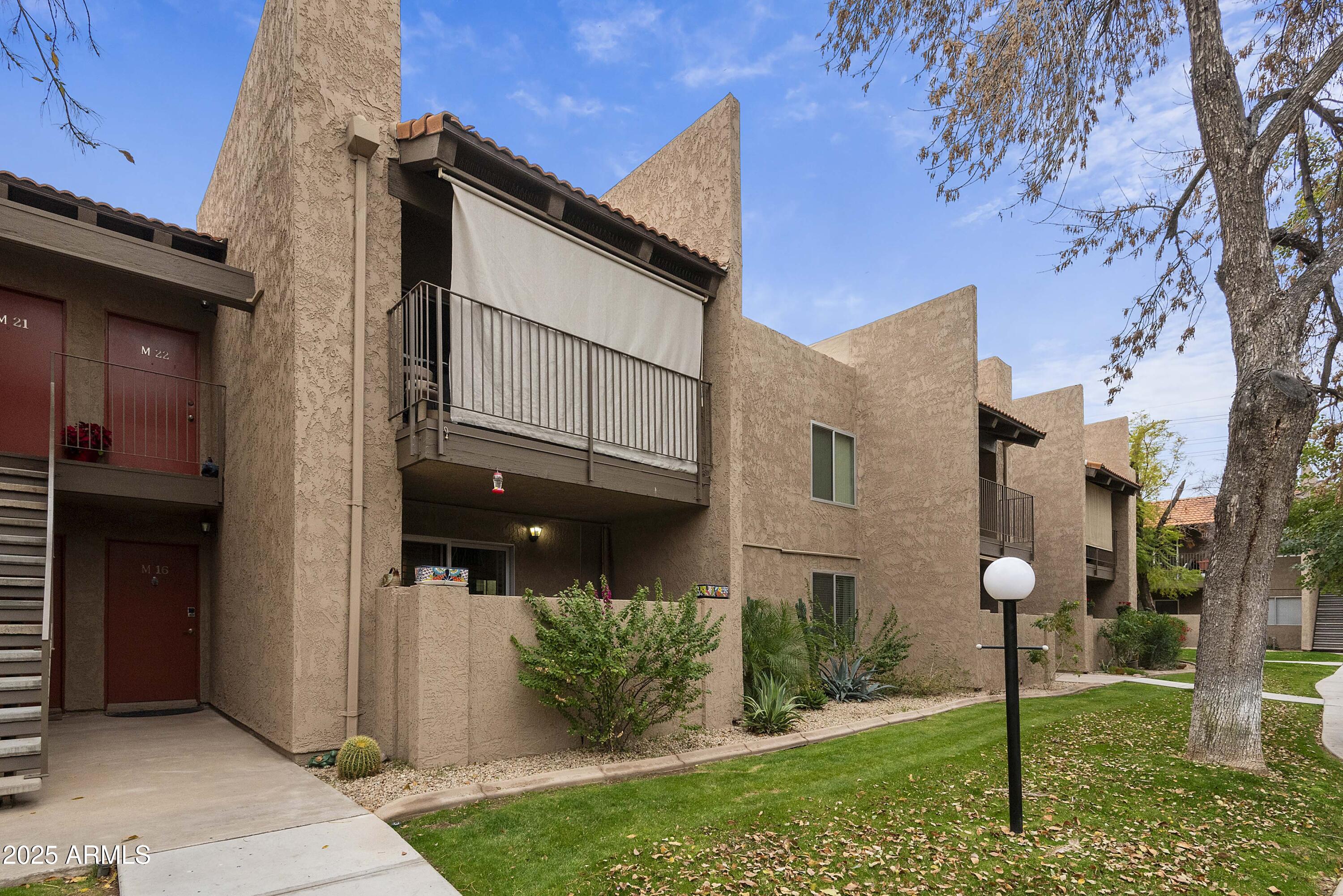 5525 East Thomas Road, Unit M16 Phoenix, AZ 85018 - Photo 27 of 27 a view of a brick house with a yard and plants