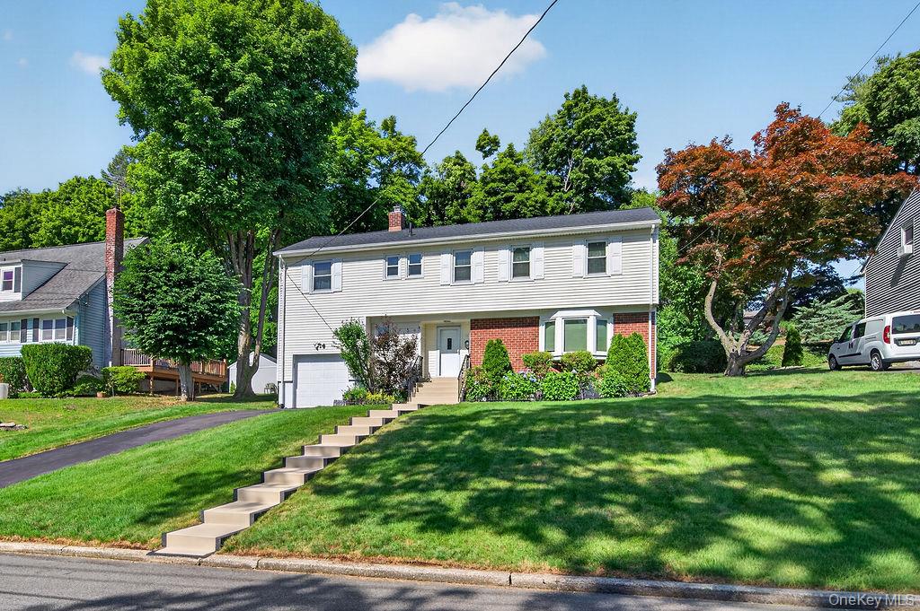 11 Oakridge Road White Plains, NY 10607 - Photo 2 of 34