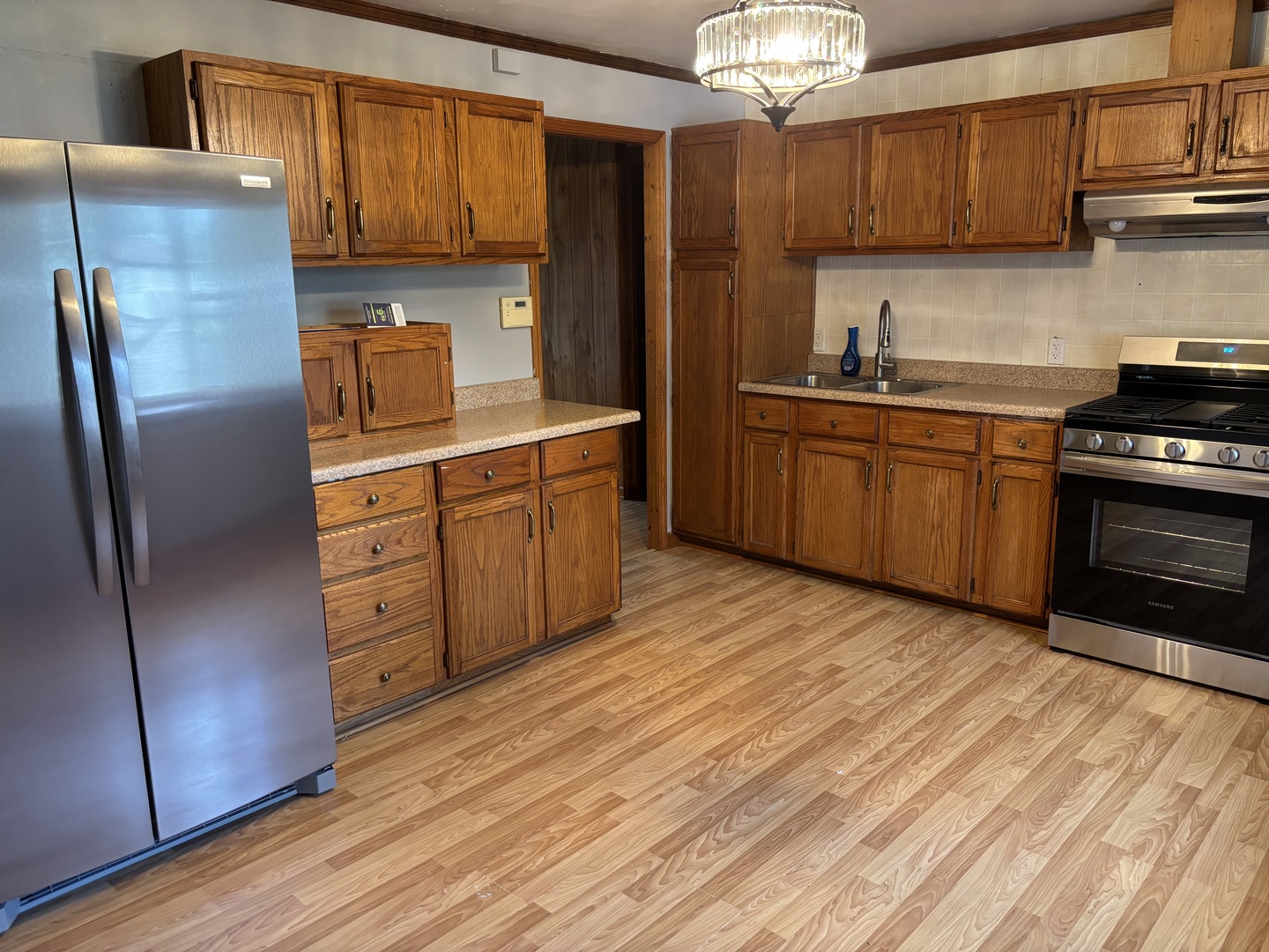 302 Ridge Circle Streamwood, IL 60107 - Photo 2 of 14 Gallery Image 2