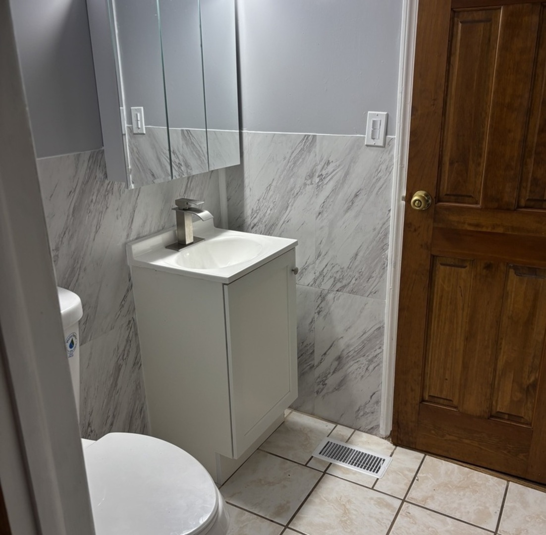 302 Ridge Circle Streamwood, IL 60107 - Photo 3 of 14 Gallery Image 3