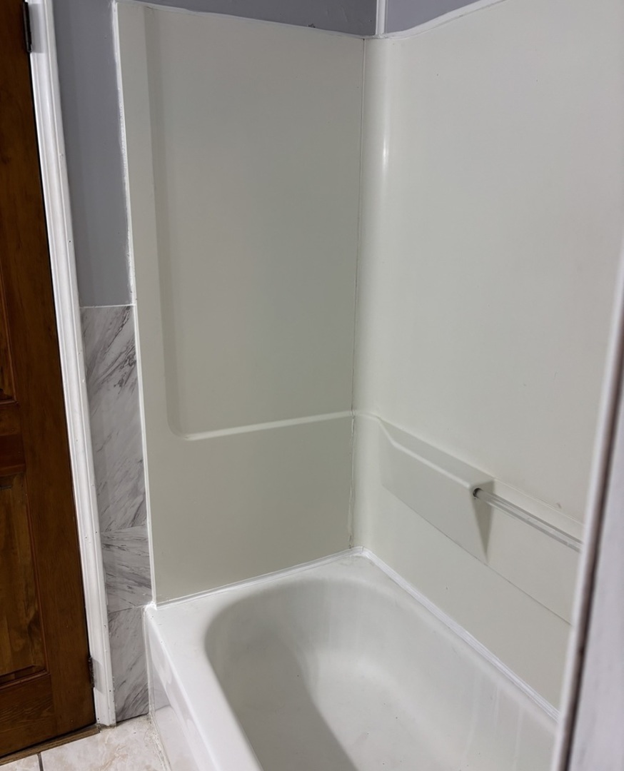 302 Ridge Circle Streamwood, IL 60107 - Photo 4 of 14 Gallery Image 4