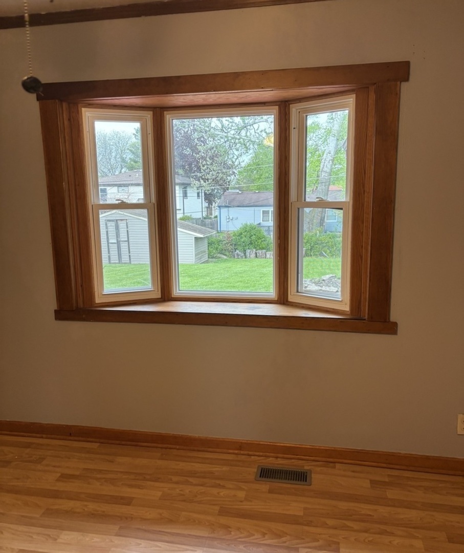 302 Ridge Circle Streamwood, IL 60107 - Photo 5 of 14 Gallery Image 5