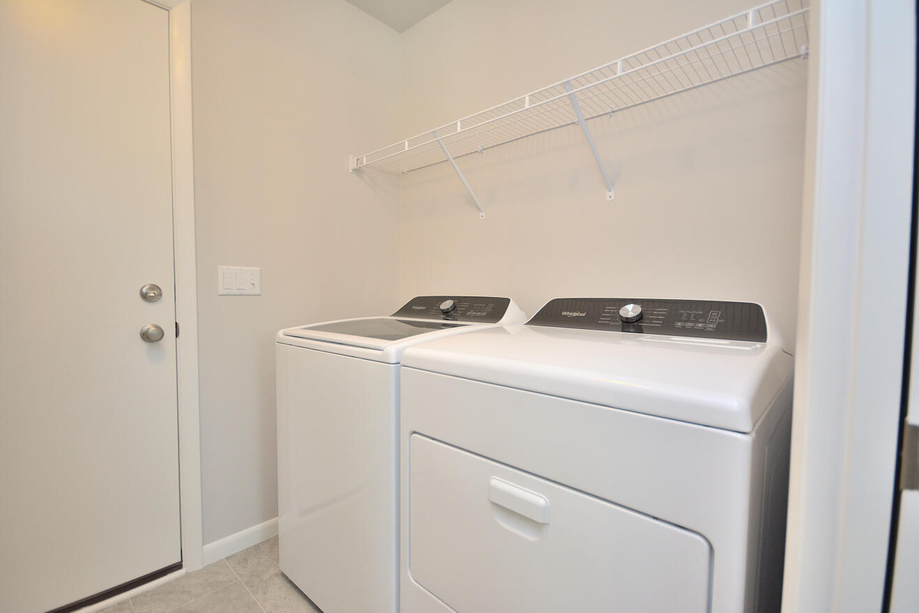 802 5 Mile Road Caledonia, WI 53402 - Photo 18 of 27 Laundry/ Mudroom