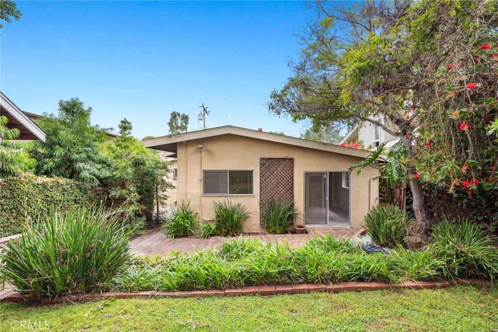 505 Graceland Drive Laguna Beach, CA 92651 - Photo 19 of 29 a front view of a house with garden