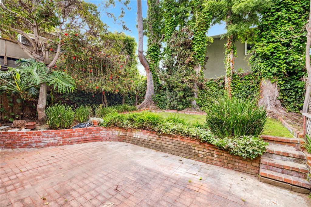 505 Graceland Drive Laguna Beach, CA 92651 - Photo 22 of 29 a sidewalk with a trees and fence