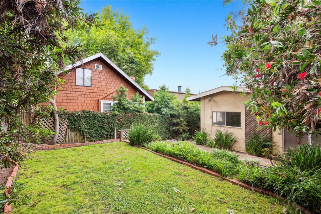 505 Graceland Drive Laguna Beach, CA 92651 - Photo 23 of 29 a view of a house with backyard and garden