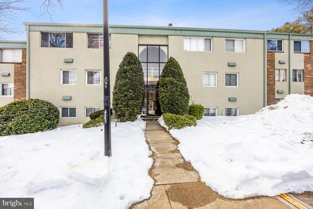 a view of spacious bathroom with a bathtub